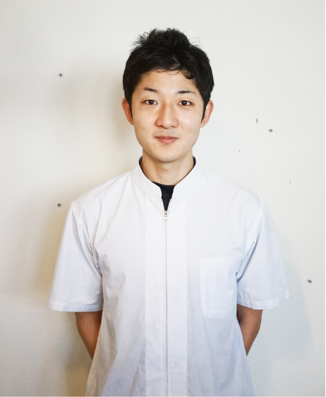 近所で捕獲された青年・坂井氏(味付け、焼き場担当)