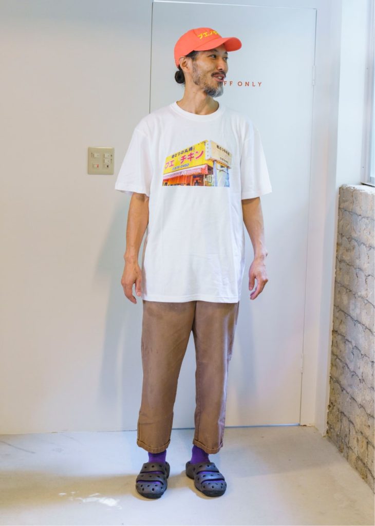 ブエノチキン男性着用